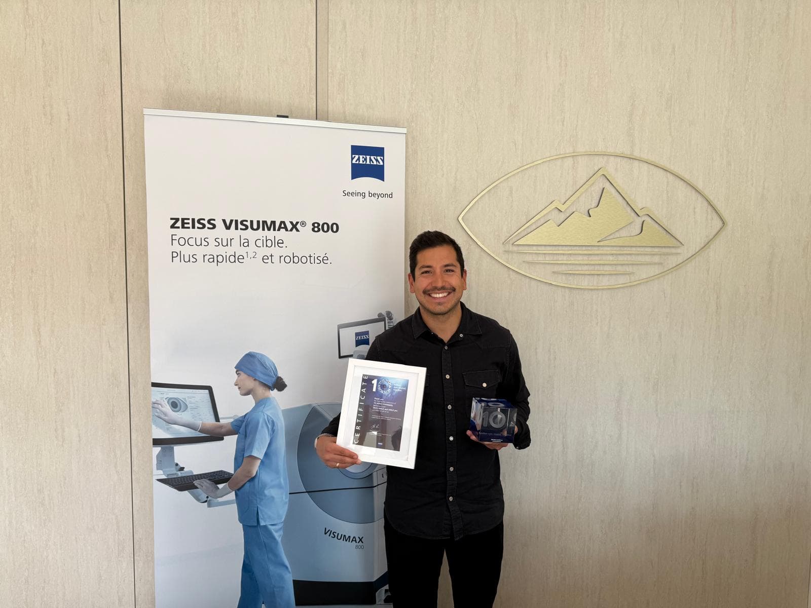 Dr Mauricio Pinto et le laser Zeiss VisuMax 800 au Centre Laser Vision des Grands Lacs à Aix-les-Bains, centre de chirurgie réfractive en Savoie