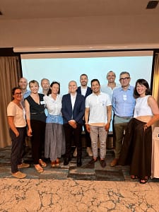 Le Dr Mauricio Pinto entouré des intervenants de la soirée Santé Visuelle ZEISS à Annecy consacrée aux innovations en chirurgie réfractive et à la myopie